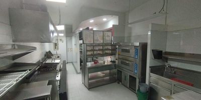 Descubre el lugar perfecto para tu emprendimiento gastronomico! Este local, ubicado en un punto estrategico de un concurrido centro comercial en Sabaneta, ofrece la oportunidad ideal para establecer tu negocio de comidas o bebidas. Con vias de acceso faciles y comodas, atraeras a una gran cantidad de clientes potenciales. No dejes pasar esta oportunidad unica para hacer crecer tu negocio en un entorno vibrante y dinamico. Que esperas? Agenda tu cita hoy mismo y da el primer paso hacia el exito.