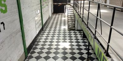 Se arrienda espectacular bodega o local cerca al Parque de Bello, ubicada sobre una de las vías principales de la ciudad.
Este espacio es ideal para cualquier tipo de negocio gracias a su excelente ubicación, donde tendrás todo a tu alcance. Para más información no dudes en contactarme