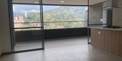 Apartamento en venta en unidad cerrada cerca a restaurantes, colegios, centro comerciales, supermercados, sector muy tranquilo y campestre y servicios complementarios de sector. Piso en porcelanato y madera laminada, sala comedor, estar de tv, 3 alcobas con baño en la principal, cocina integral abierta tipo americano, balcon y parqueaderos lineales cubiertos . Conjunto cerrado con ascensores, piscina, gym, salon social, sauna, turco, parque infantil, placa polideportiva, cancha de squash, zonas verdes, vigilancia 24 hrs, citofonia y circuito cerrado de tv. Inmuebles sujetos a verificación de disponibilidad.

