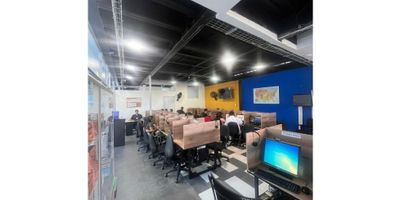 Arriendo Inmueble en La Castellana


 Área total: 800 m² distribuidos en 4 pisos
 Capacidad: 200 puestos de trabajo
 Canon de arrendamiento: $30 millones (incluye la infraestructura existente ideal para Call Center)

