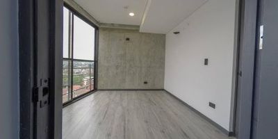 Gran oportunidad!! Oficina disponible para la renta ubicada en el sector de la Avenida 30 de Agosto, cuenta con un área de 19.4 mts2, baño, ubicado en un tercer piso. El edificio cuenta con portería, lobi, cafetería, ascensor... Contactamos para mas Información