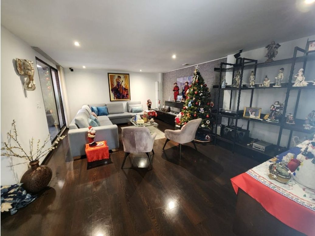 Casa de 4 alcobas en venta en Chicó Navarra, Bogotá, 296 m² · foto 5 de 20