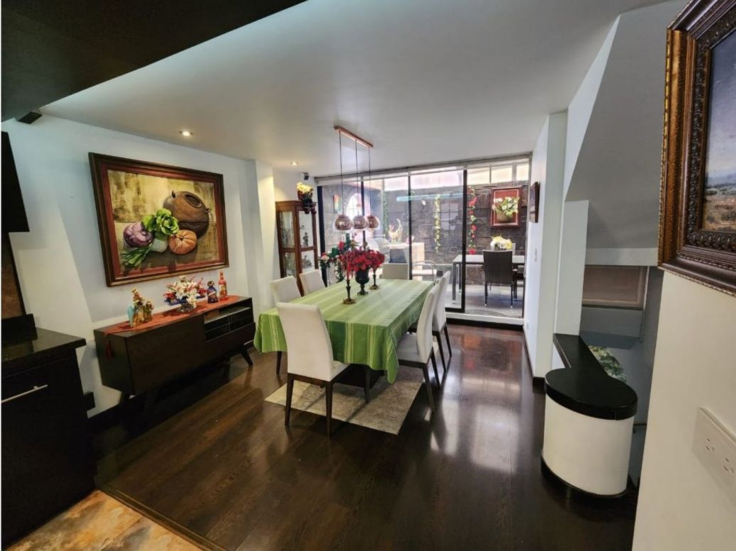 Casa de 4 alcobas en venta en Chicó Navarra, Bogotá, 296 m² · foto 8 de 20