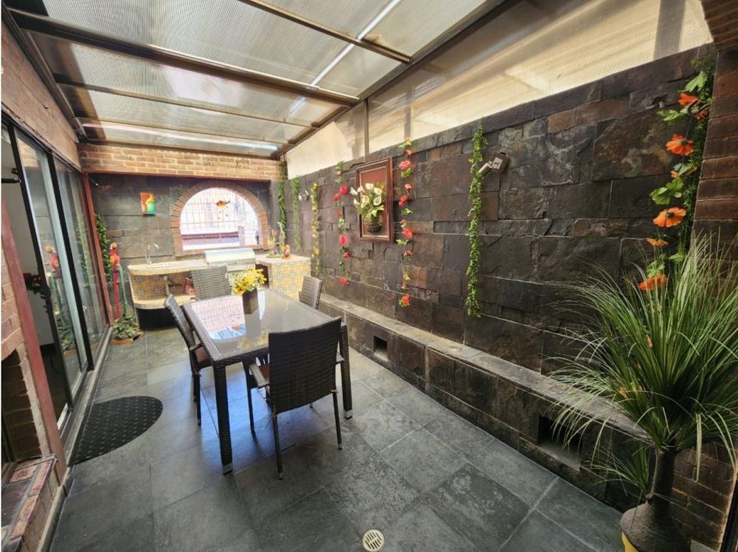 Casa de 4 alcobas en venta en Chicó Navarra, Bogotá, 296 m² · foto 9 de 20