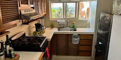 Situado en el barrio Bocagrande, a 2 km del Parque Bolivar,  dispone de una piscina exterior, una terraza solárium y aparcamiento gratuito. El centro de la ciudad está a 5 km de la propiedad, mientras que el Museo del Oro de Cartagena está a 2 km.