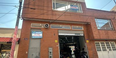 ADMINISTRADORA AAVAL ARRIENDA LOCAL SOACHA  SEGUNDO PISO, UN SOLO AMBIENTE, CON UN BAÑO, DEPOSITO, PISOS EN CERAMICA, ENERGIA TRIFASICA,  MUY BUENA UBICACIÓN, BUENAS VÍAS DE TRANSPORTE CERCA A ESTACIÓN DE TRANSMILENIO SAN MATEO, CENTRO COMERCIAL UNISUR, EXITO. PRECIO MAS IVA DEL 19%