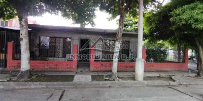 Casa para la venta Prado Calle 35# 42-128
4 alcobas (1 clóset)
Sala
Comedor
Cocina
2 baños
Patio
Garaje
Construcción para 2 piso
Esquinera

$400.000.000

Info: Cel. 321 520 6062 