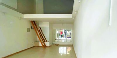 Local comercial en reconocido centro comercial, cuenta con amplios espacios, suelos en cerámica, vigilancia,  excelente ubicación.
