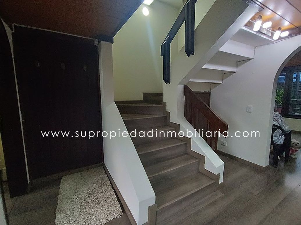 Casa de 3 alcobas en venta en Santa Barbara Central, Bogotá, 273 m² · foto 3 de 20