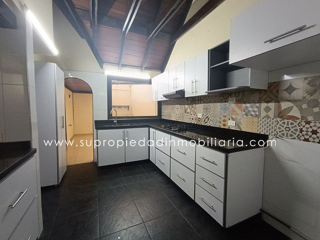 Casa de 3 alcobas en venta en Santa Barbara Central, Bogotá, 273 m² · foto 8 de 20