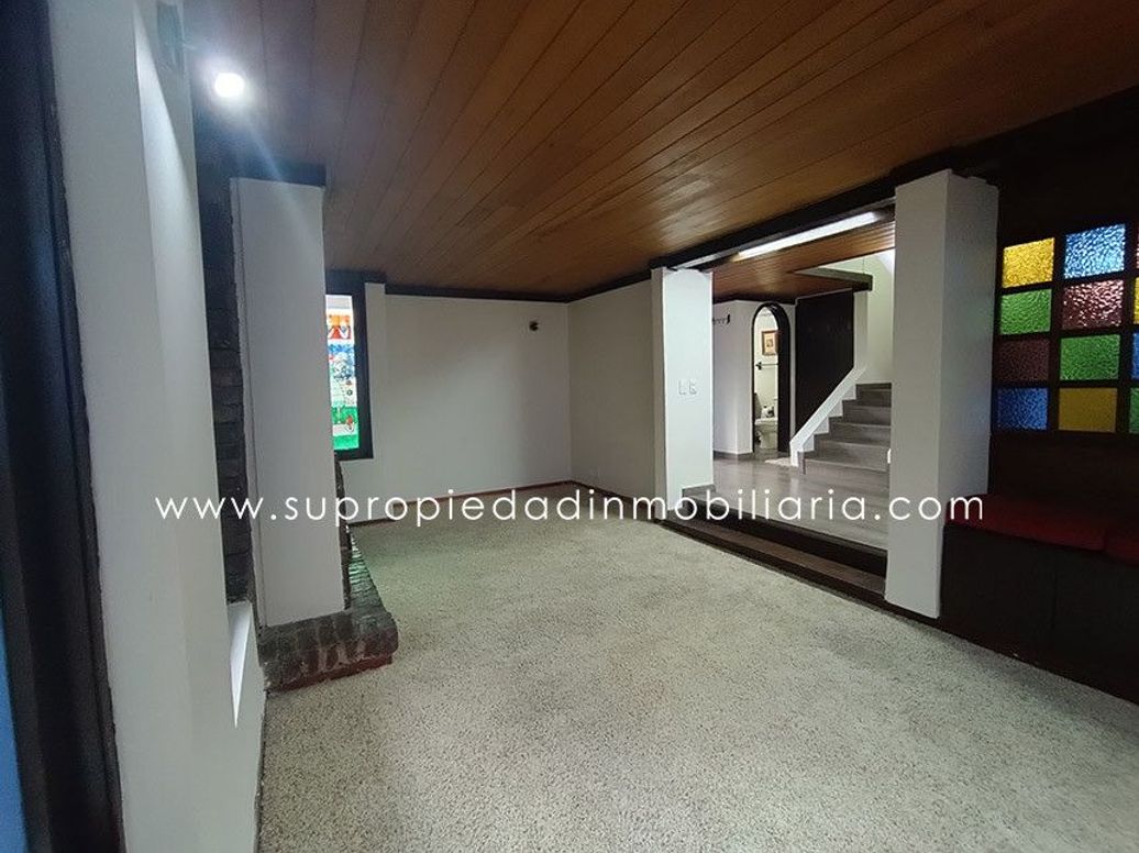 Casa de 3 alcobas en venta en Santa Barbara Central, Bogotá, 273 m² · foto 6 de 20