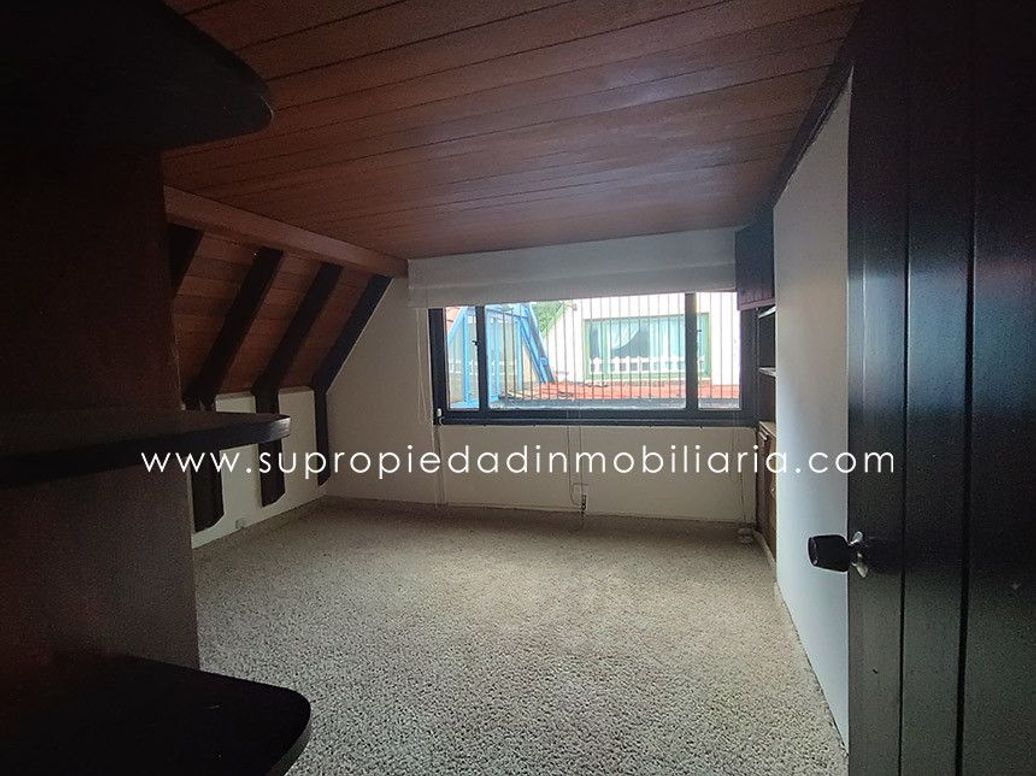 Casa de 3 alcobas en venta en Santa Barbara Central, Bogotá, 273 m² · foto 12 de 20