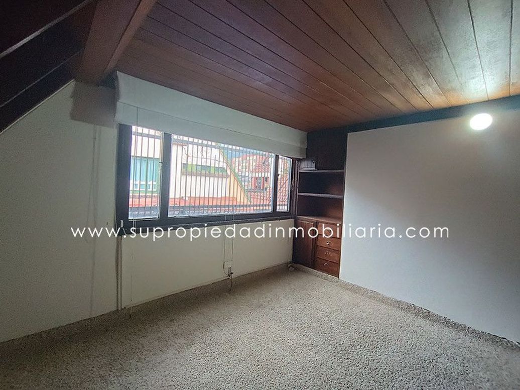 Casa de 3 alcobas en venta en Santa Barbara Central, Bogotá, 273 m² · foto 14 de 20