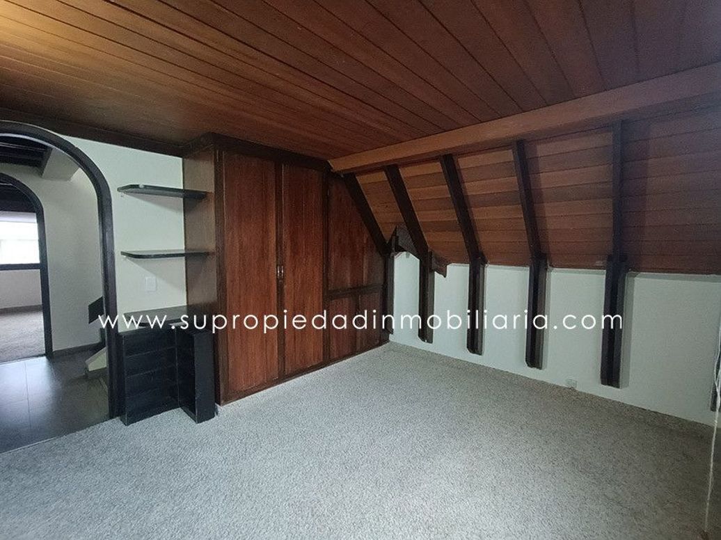 Casa de 3 alcobas en venta en Santa Barbara Central, Bogotá, 273 m² · foto 13 de 20