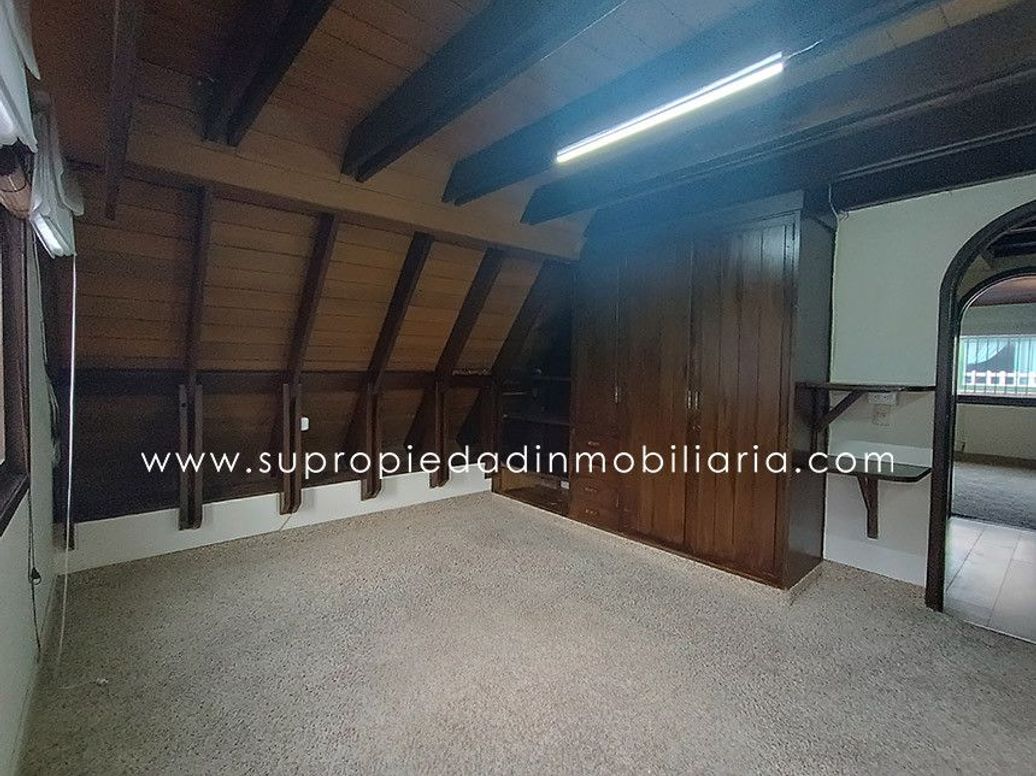 Casa de 3 alcobas en venta en Santa Barbara Central, Bogotá, 273 m² · foto 17 de 20