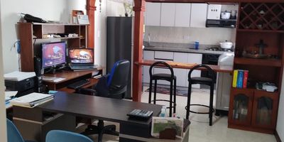 Apartaestudio en Venta en Pinares en unidad cerrada cerca al Carulla de Pinares y servicios complementarios de la zona. Cuenta con sala-comedor, pisos en ceramica, un habitacion y dos baños, pisos en ceramica, cocina integral meson en acero, estufa y calentador a gas, zona de ropas. La unidad cuenta con un parqueadero cubierto. Vigilancia y porteria las 24 Horas.  Inmuebles sujetos a verificación de disponibilidad.