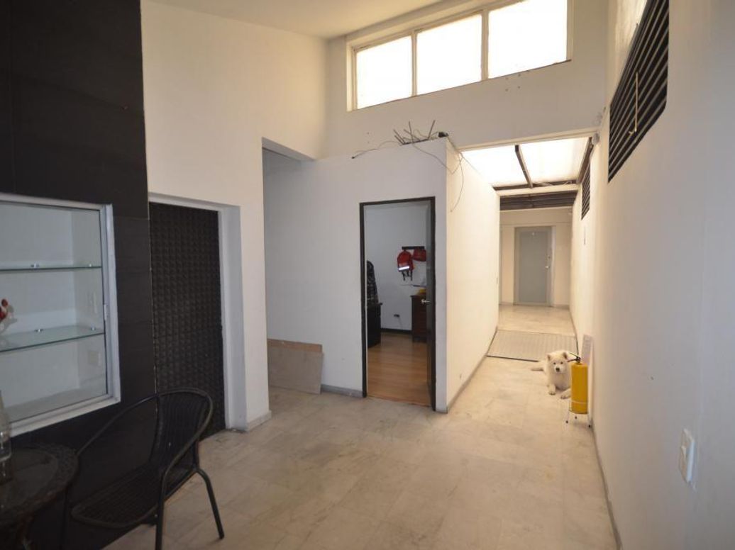Casa de 1 alcoba en venta en Los Cedritos, Bogotá, 381 m² · foto 3 de 13