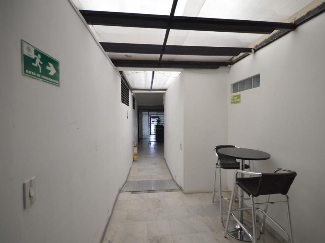 Casa de 1 alcoba en venta en Los Cedritos, Bogotá, 381 m² · foto 9 de 13