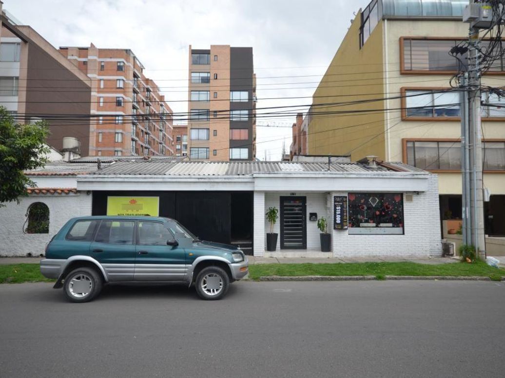 Casa de 1 alcoba en venta en Los Cedritos, Bogotá, 381 m² · foto 11 de 13