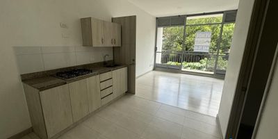 Vendo Apartaoficina de un solo ambiente , 1 baño, cocina integral, zona de ropas, balcon grande, 1 closet, garaje cubierto con su cuarto útil, parqueadero visitantes, portería 24 horas, ascensor, estrato 5, red de gas, shut de basuras, unidad cerrada, y piso en porcelanato.
Dos Terrazas lounge con BBQ, Solarium Turco, sauna, Jacuzzi, Zona Cardio Bicicleta, elíptica y caminadora,