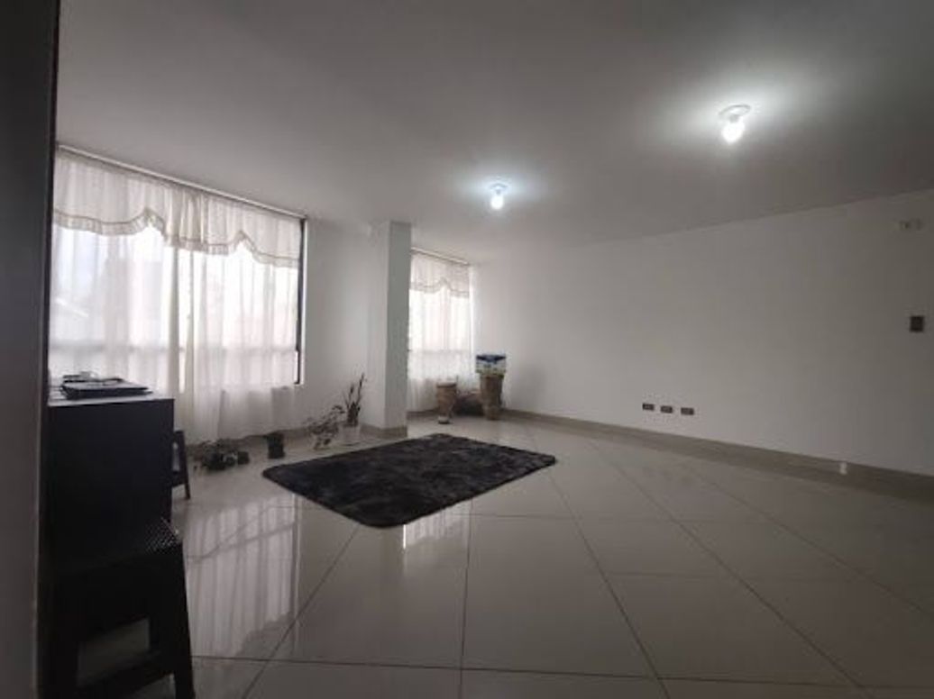 Apartamento de 3 alcobas en venta en Villas De Granada, Bogotá, 67 m² · foto 3 de 20