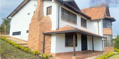  VENTA DE PARCELA EN LA MESA DE LOS SANTOS  COD:720

? AREA DEL LOTE  5000 METROS

? AREA DE LA CASA 420 METROS

✅ EN DOS NIVELES 

?PRIMER NIVEL:

✅ UNA HABITACIÓN GRANDE DONDE SE TIENE DOS CAMAS DOBLES

? SALA CON CHIMENEA

✅ COMEDOR GRANDE

 ?COCINA INTEGRAL 

✅ZONA DE ROPAS CON CALENTADOR 

? ESPACIO PARA LAVADORA Y LAVADERO EN GRANITO 

✅LA PUERTA PRINCIPAL ES AMPLIA Y COMUNICA CON EL BBQ

?SEGUNDO NIVEL:

✅CUATRO HABITACIONES AMPLIAS

 ?LA PRINCIPAL CON BAÑO 

??UN BAÑO AUXILIAR 

✅HALL DE TELEVISIÓN CON SALIDA A LA TERRAZA EXTERIOR 

?KIOSKO

? BBQ 

✅COCINA DE LEÑA Y LAVAMANOS 

??PARQUEADERO PARA CINCO CARROS 

?NO SE PAGA ADMINISTRACIÓN

 

?? PRECIO 780 MILLONES

AGENDA TU CITA: *300* 3681* *081*
