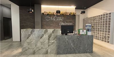 Vendo apartaestudio al norte de la ciudad de Armenia.

Este aparta estudio cuenta con un área total de 48 mts cuadrados, ideal para una persona o pareja que busque comodidad en un espacio funcional, la distribución incluye.

Sala -comedor abierta con iluminación natural, perfecta para disfrutar de un ambiente acogedor.

COCINA INTEGRAL: compacta moderna y equipada con suficiente almacenamiento.

ESTUDIO ADICIONAL: Una zona independiente ideal para trabaja estudiar o convertirla en un espacio versátil.

BAÑO COMPLETO:  De diseño moderno y funcional.

HABITACION PRINCIPAL: Con espacio para cama doble, closet y buena ventilación.

El conjunto cuenta con áreas sociales como: piscina, Bbq, sauna, jacuzi, Gym.

 

Contactame

318-4228674

 
