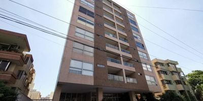 Te presentamos para arriendo este espectacular apartamento ubicado en una zona que lo tiene todo, sobre via principal que te comunica hacia los principales centros comerciales de la Ciudad, como Buenavista, Homecenter, Alkosto, Pricesmart. Cerca al parque La Electrificadora, Carulla, Colegio La Medalla Milagrosa, y jardines infantiles. Además, cuenta con espacios cuidadosamente creados para el disfrute de la familia y amigos. Tiene piscina, gimnasio dotado, juegos infantiles, y salón social. ¡Una excelente oportunidad para vivir en un lugar tranquilo y central!