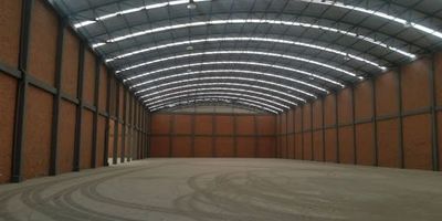Bodega INDUSTRIAL Área total construida de 8.300 Metros Area libre Bodega de 7.047 Metros a TRIPLE Altura de 9 Metros Mas Area de Mzz de 645 Metros, Mas Oficinas 500 Metros, Mas Zona de parqueo Privado de 883 Metros con amplias puertas, Amplias Zonas de parqueo, 