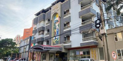 Local en excelente sector comercial con vista a la calle creca de restaurantes, oficinas, centros de negocios, parque infantiles, ruta de buses