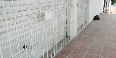 Local con area de 48m2 con 2 baños, terraza, en buen sector, residencial, cerca de  comercio, restaurantes, colegios, canchas de futbol, parques, super mercados