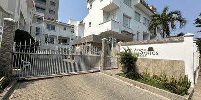 Espectacular casa de oportunidad para venta, excelente ventilación e iluminación natural, cuenta con 3 piso, parqueadero para 2 vehículos pequeños, cuenta con 3 alcobas, 4 baños, ubicado en excelente zona al norte de la ciudad, cerca al centro comercial Buenavista, centro comercial Miramar, centro comercial viva.