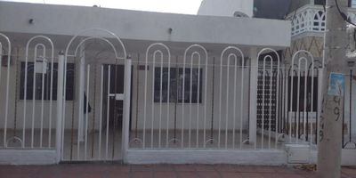 APARTAMENTO UBICADO EN EL SUR ORIENTE DE LA CIUDAD DE BARRANQUILLA, AMPLIO, FRESCO. BUENA UBICACIÓN, ZONA RESIDENCIAL. CUENTA CON DOS HABITACIONES, 1 BAÑO, PATIO, TERRAZA.