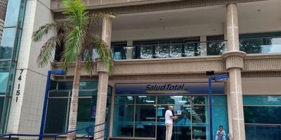 Excelente local ubicado en sector estratégico de la ciudad, con un metraje de 247.65M2 con batería de baño interna y salón abierto. Cerca a sector comercial, zona financiera y bancaría, alto flujo vehicular y peatonal.