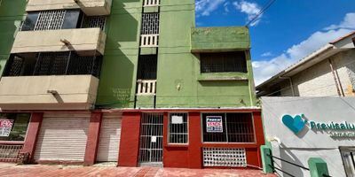 Local ubicado en buen sector de la ciudad, amplio, fresco, iluminado, con un metraje de 59 m2. Cerca a sector comercial, supermercados, restaures, centros comerciales, parque y comidas vías de acceso.