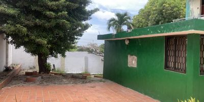 Lote ubicado al norte de la ciudad de ambiente fresco luz natural durante el día con alta proyección urbanística y gran oportunidad de inversión para proyecto residenciales. El lote tiene un área 509,64 mt2 cuenta con espacio listo para ser adecuando al gusto de la familia. El lote esta cercano al parque Venezuela supermercado olímpica, sao, universidad autónoma del caribe, iglesia corazón inmaculado, los toboganes  y la calle 84.