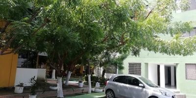 CÓMODO APARTAMENTO, AMPLIO, FRESCO, BIEN ILUMINADO, CON 2 ALCOBAS, 2 BAÑOS, ESTUDIO, CON EXCELENTE VISTA, CERCA A LA PLAYA.