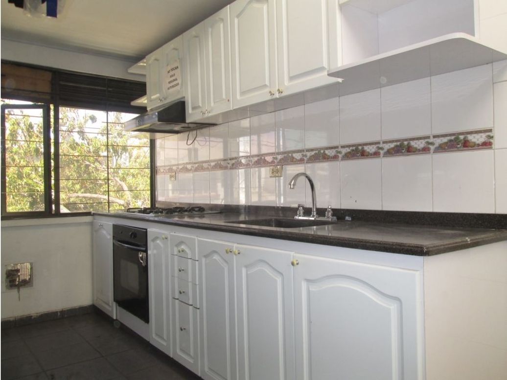 Casa de 3 alcobas en venta en Los Alcázares, Bogotá, 211 m² · foto 3 de 12