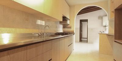 Descubre este amplio apartamento con 4 habitaciones, 3 baños y 2 parqueaderos en una ubicación privilegiada. Con 154 metros cuadrados, este espacio es perfecto para tu familia. ¡No dejes pasar esta oportunidad! Contáctanos para más información y agenda una visita.  Cod 18524