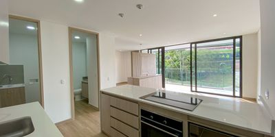 Espectacular Apartaestudio está disponible para Arriendo. Ubicado en el barrio S3-DE-10 de la ciudad de Rionegro. Cuenta con 1 habitaciones, 2 baños y 2 parqueaderos. El área construida es de 65.00 m². Estrato: 5. 