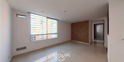 [VEN] ID HOUM: 138991

En Houm te ayudamos de forma fácil y segura. Los beneficios de comprar con nosotros:
    • Te ayudamos a conseguir financiamiento a través de una asesoría personalizada
    • Mediación y seguimiento de todo el proceso
    • Ponemos a tu disposición profesionales en notariado, registro y asesoría jurídica
¡Solo te preocupas de las firmas!

Departamento en venta, ubicado en el barrio Vereda San José, Bosa Central, con una superficie construida de 45.68 m² y superficie total de 45.68 m². 

Sus principales características son:

    • 3 dormitorios
    • 2 baños
    • Admite mascotas
    • Año de construcción: 2017
            
Además, el inmueble cuenta con las siguientes amenidades:

    • Salón de eventos
    • Gimnasio

Si compras con nosotros, te brindamos asesoría personalizada durante todo el proceso.
Más que una inmobiliaria, somos Houm.
*Aplican T&C