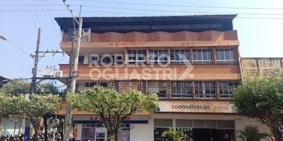 Esta propiedad representa una excelente oportunidad de vivienda debido a su ubicación céntrica, diseño funcional con habitación con closet, cocina tradicional, sala comedor y zona de ropas.

Adicional dentro del valor del canon de arriendo viene incluido el servicio de agua y gas.
