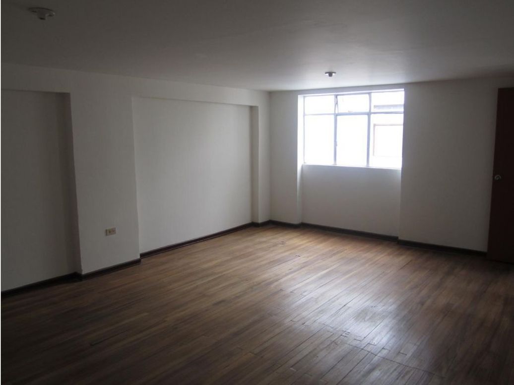 Casa de 15 alcobas en venta en Los Alcázares, Bogotá, 960 m² · foto 17 de 20