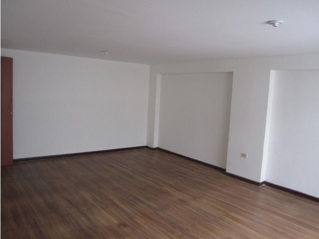 Casa de 15 alcobas en venta en Los Alcázares, Bogotá, 960 m² · foto 14 de 20
