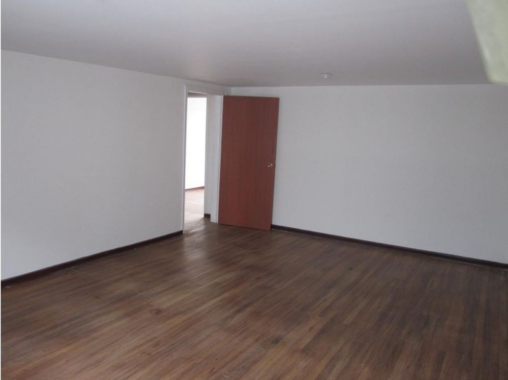 Casa de 15 alcobas en venta en Los Alcázares, Bogotá, 960 m² · foto 15 de 20
