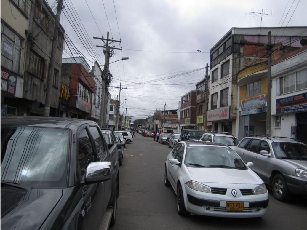 Casa de 15 alcobas en venta en Los Alcázares, Bogotá, 960 m² · foto 2 de 20