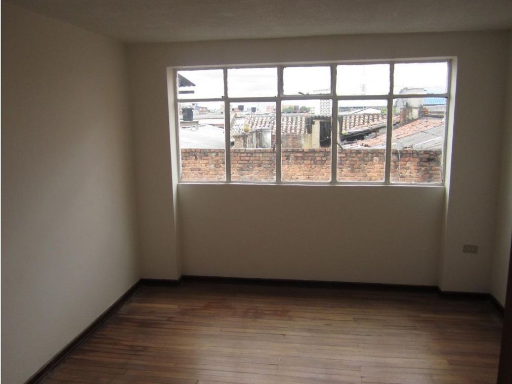 Casa de 15 alcobas en venta en Los Alcázares, Bogotá, 960 m² · foto 19 de 20