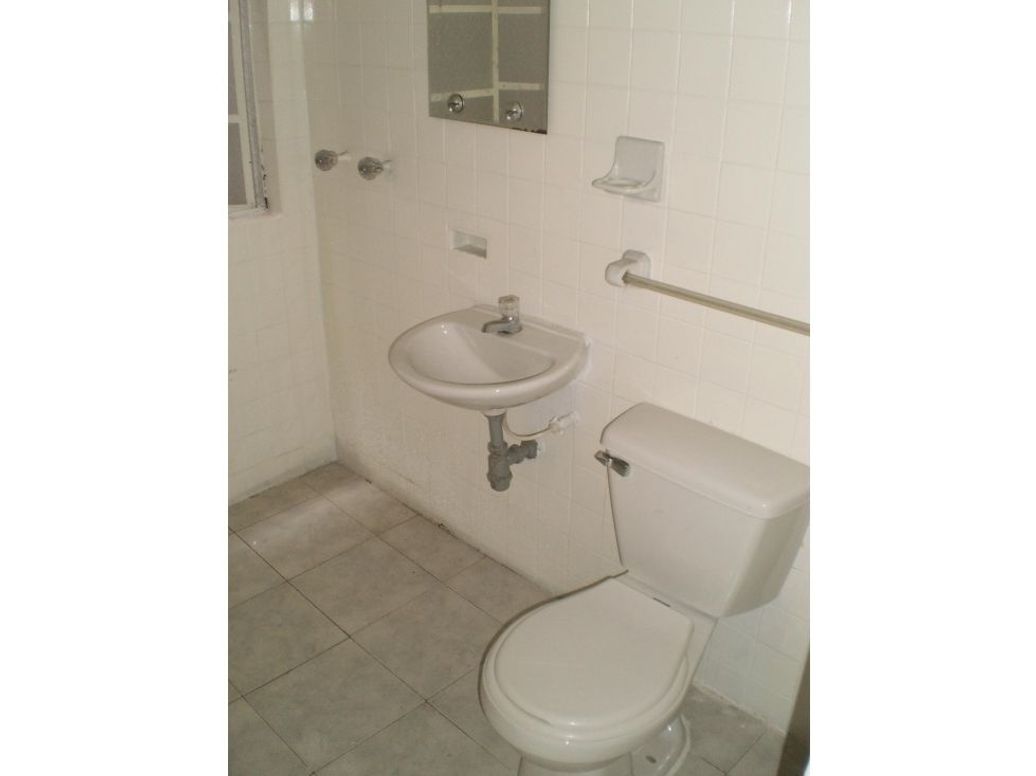 Casa de 15 alcobas en venta en Los Alcázares, Bogotá, 960 m² · foto 10 de 20