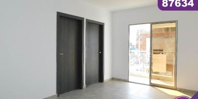 Se arrienda apartamento en la ciudad de Barranquilla sector del barrio el recreo, el apto esta ubicado en un tercer piso, cuenta con área de 52 mt2, consta de 2 amplias habitaciones con closet, 1 baño, sala comedor, cocina, balcón, parqueadero asignado, buena distribución en sus áreas, con buenos y conservados acabados, es fresco y acogedor, en vía principal y comercial.