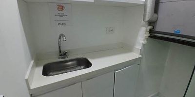 Espectacular Oficina está disponible para Arriendo. Ubicado en el barrio EL POBLADO de la ciudad de Medellín. Cuenta con 0 habitaciones, 1 baños y 1 parqueaderos. El área construida es de 64.00 m². Estrato: 5. 